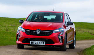 Toyota Yaris vs Renault Clio E-Tech - Renault Clio front action 